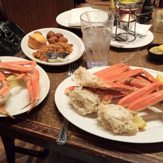 Снимок сделан в Gulf Shore Restaurant &amp; Grill пользователем Liz S. 2/28/2012