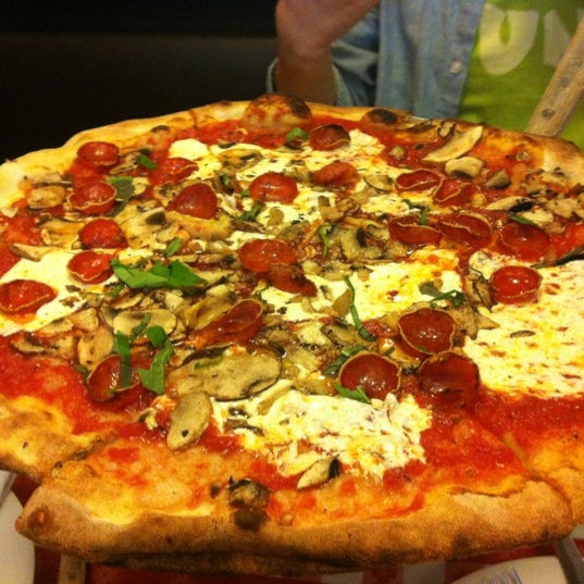 Photo taken at Lombardi&#39;s Coal Oven Pizza by Taro T. on 8/23/2012