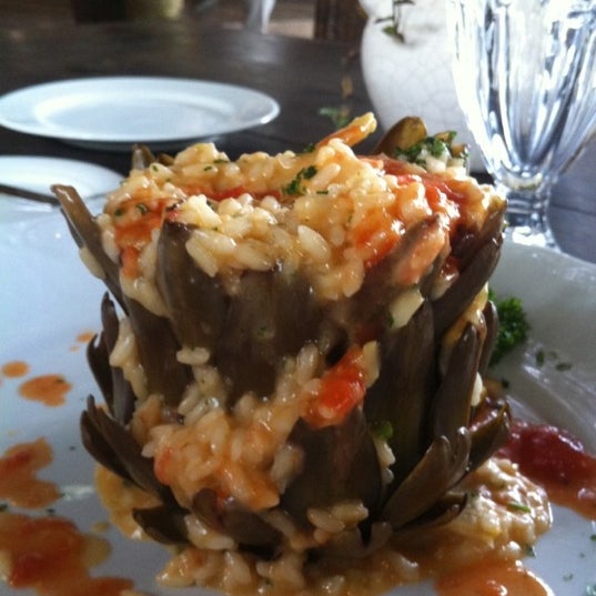 Foto diambil di Gaiana Restaurante oleh Roslaine G. pada 7/21/2012
