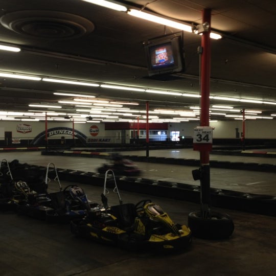 Das Foto wurde bei Track 21 Indoor Karting &amp; More von Ashton H. am 4/22/2012 aufgenommen