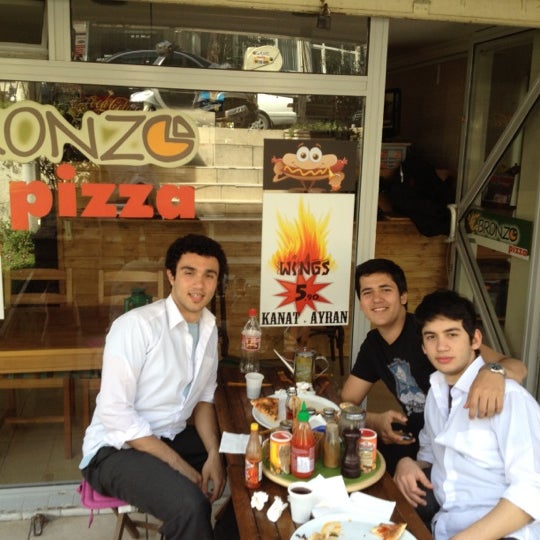 4/6/2012에 Anıl Y.님이 Bronzo Pizza에서 찍은 사진