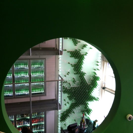 Foto tomada en Heineken Brand Store  por Beate V. el 4/15/2012