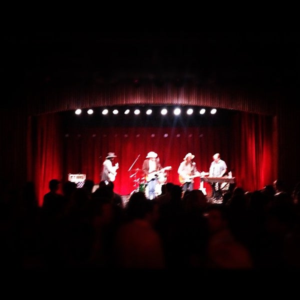 Foto tirada no(a) Live Oak Music Hall &amp; Lounge por Cal Q. em 8/25/2012