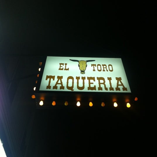 Foto tirada no(a) El Toro Taqueria por Rob H. em 5/8/2012