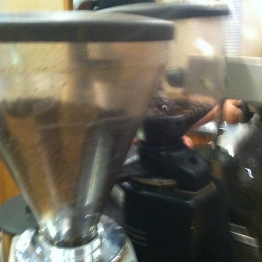 รูปภาพถ่ายที่ The Coffee Bean &amp; Tea Leaf โดย Steve R. เมื่อ 3/15/2012