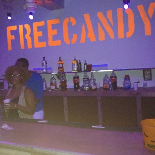 รูปภาพถ่ายที่ Free Candy โดย Lynn D. เมื่อ 8/5/2012