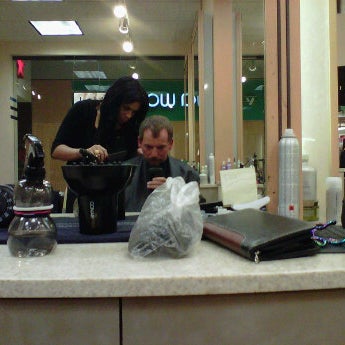 Regis Salon 5800 Peach St Ste 545