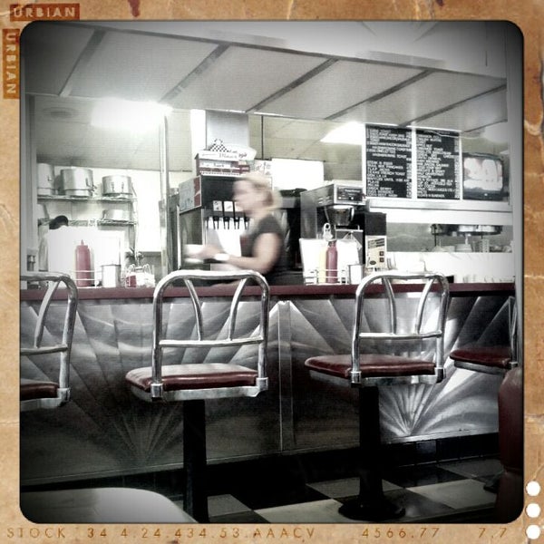 Foto tirada no(a) The Diner por Stephanie B. em 4/21/2012
