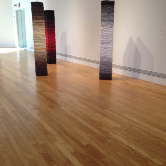 3/10/2012 tarihinde Heather B.ziyaretçi tarafından Visual Arts Center of New Jersey'de çekilen fotoğraf