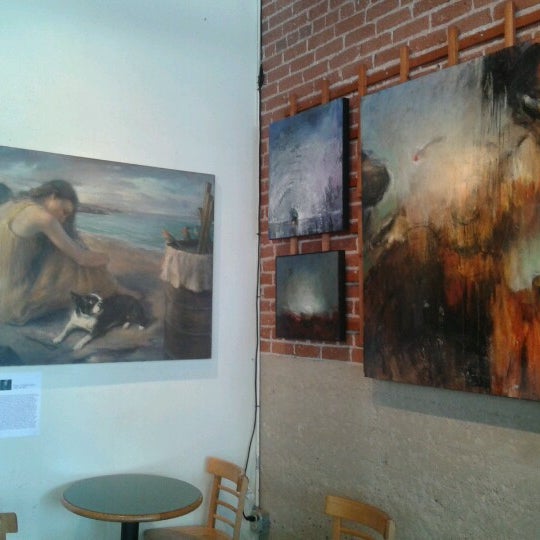 Foto tirada no(a) Lovebirds Cafe &amp; Bakery por Ozkr O. em 7/16/2012