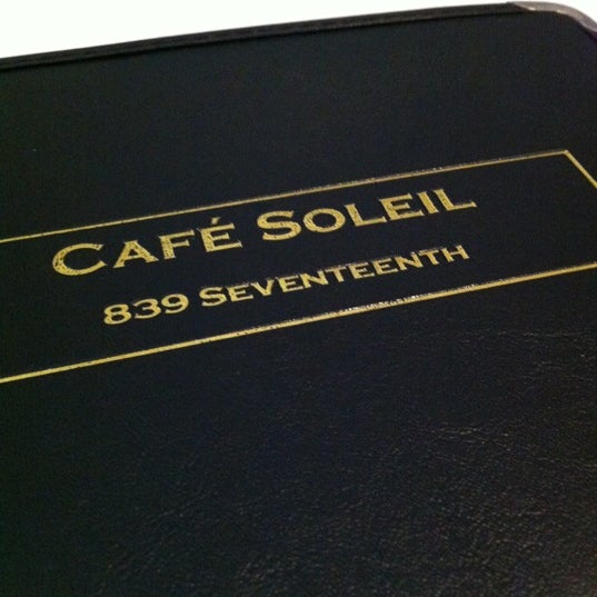 รูปภาพถ่ายที่ Cafe Soleil โดย RobH เมื่อ 4/4/2012