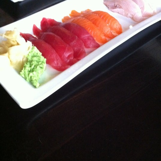 รูปภาพถ่ายที่ Sushi Mon Japanese Cuisine โดย John C. เมื่อ 5/6/2012