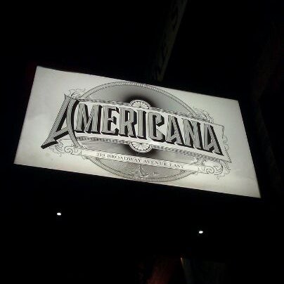 รูปภาพถ่ายที่ Americana Restaurant โดย Clint T. เมื่อ 4/14/2012