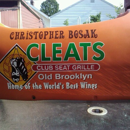 Снимок сделан в Cleats Club Seat Grille пользователем David B. 3/10/2012