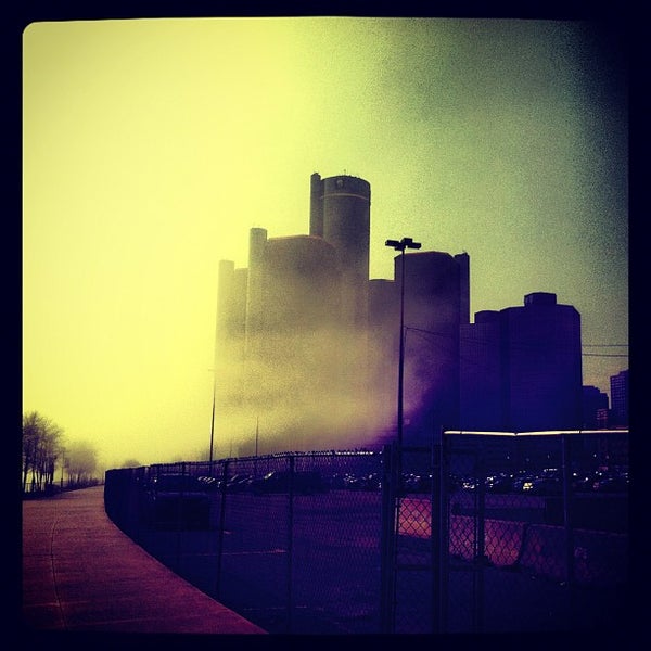 Снимок сделан в Andiamo Detroit Riverfront пользователем VaNessa T. 3/16/2012