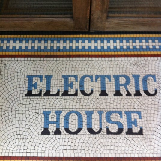 4/4/2012 tarihinde Ally M.ziyaretçi tarafından Electric House'de çekilen fotoğraf