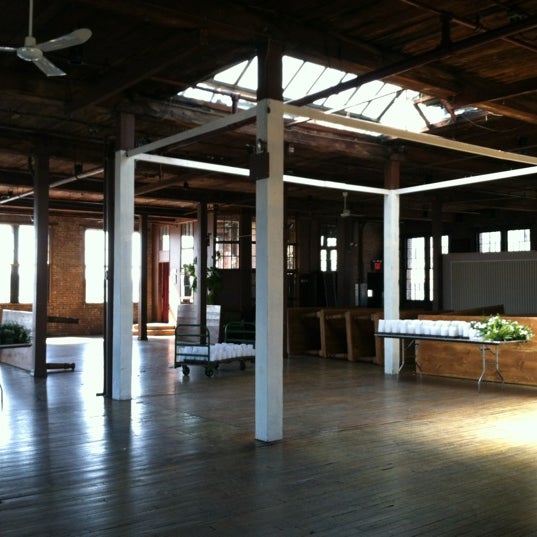 รูปภาพถ่ายที่ Metropolitan Building โดย Marla M. เมื่อ 3/11/2012