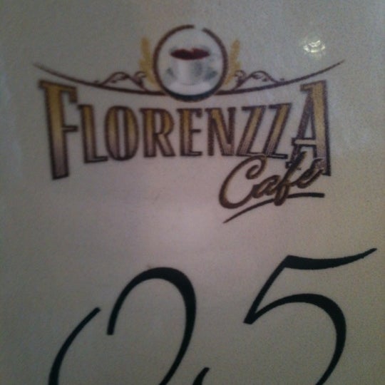 5/17/2012 tarihinde Sandro P.ziyaretçi tarafından Padaria e Confeitaria Florenzza'de çekilen fotoğraf