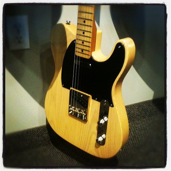 Foto diambil di Long &amp; McQuade Musical Instruments oleh Ryan M. pada 8/22/2012