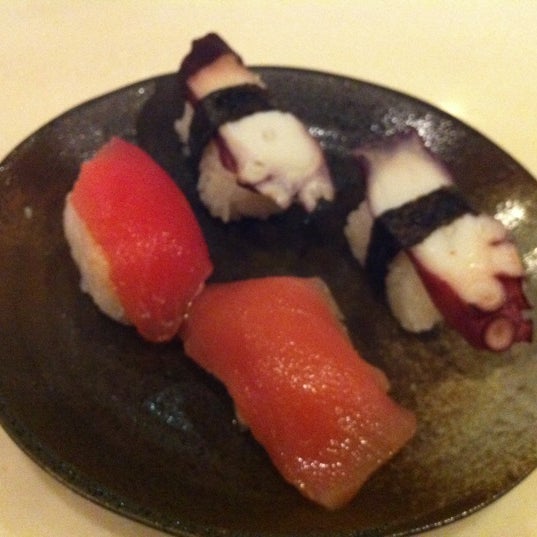 Foto diambil di Sushi Envy oleh Gar pada 4/21/2012