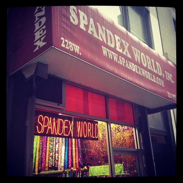 Photo prise au Spandex World Inc par Natalie D. le6/13/2012