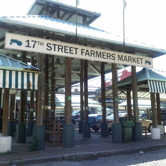 Photo taken at 17th Street Farmer&#39;s Market by Mr M. on 7/25/2012