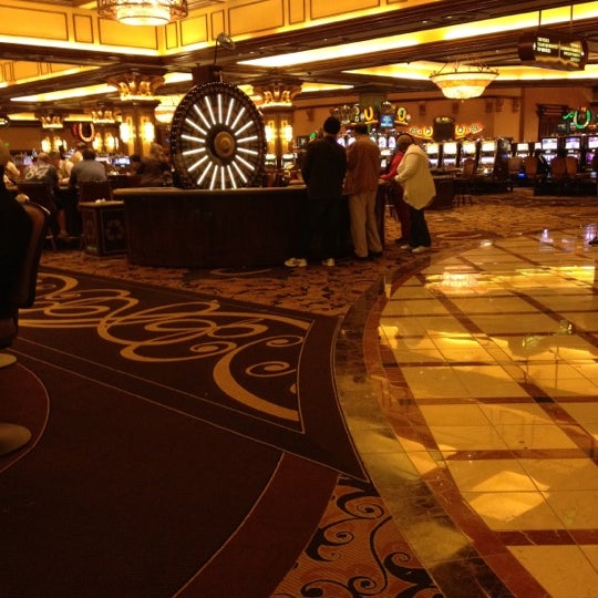 Photo taken at Horseshoe Hammond Casino by Lisa R. on 5/17/2012
