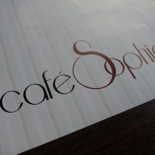 Снимок сделан в Café Sophie пользователем Cristian G. 9/1/2012