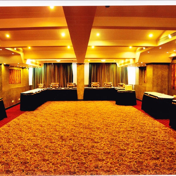 3 Star Hotel next to Bangalore City Railway Station with 72 AC Rooms and 8 AC Banquet Halls with parking for up to 100 Vehicles.