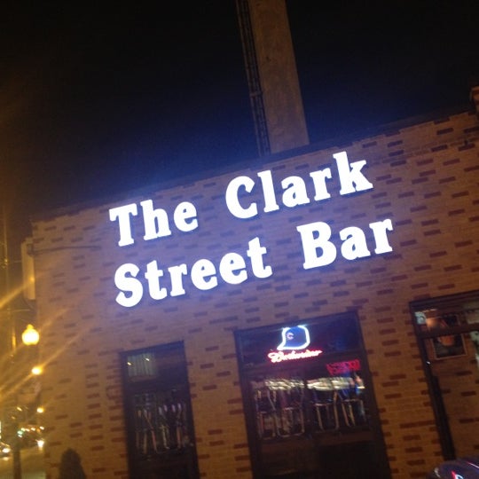 5/26/2012 tarihinde Stacy M.ziyaretçi tarafından Clark Street Bar'de çekilen fotoğraf