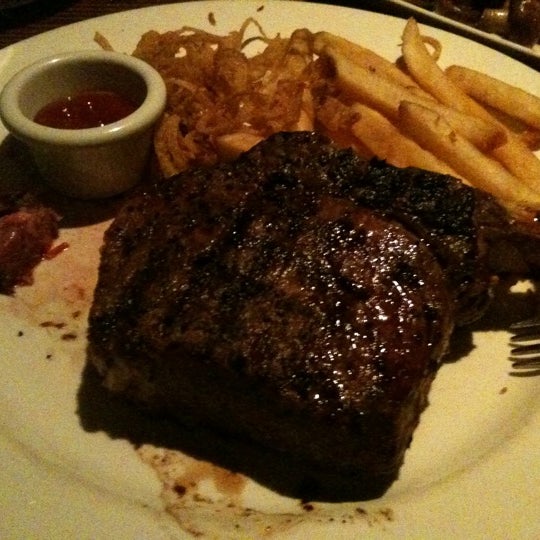 Снимок сделан в The Keg Steakhouse + Bar - St. Catharines пользователем Ben-Hur A. 5/21/2012