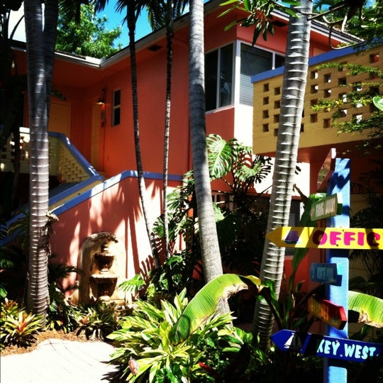6/21/2012 tarihinde Danielle F.ziyaretçi tarafından Crane&#39;s BeachHouse Hotel &amp; Tiki Bar'de çekilen fotoğraf