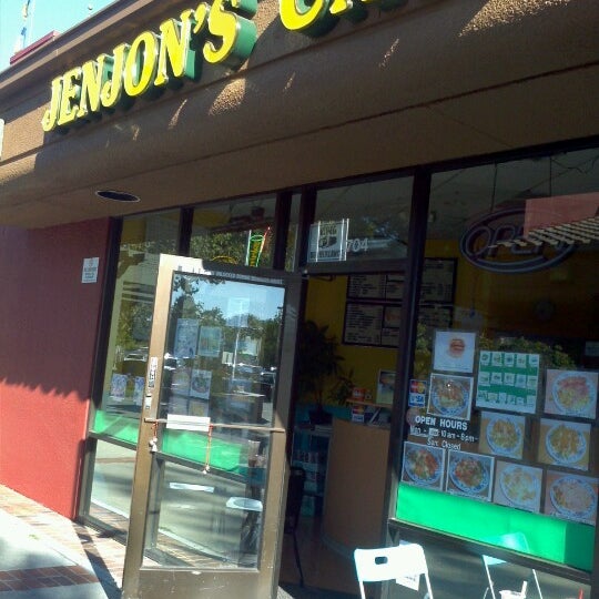 7/31/2012にCarlo R.がJenjon&#39;s Cafeで撮った写真