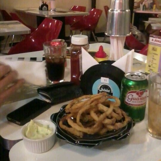 Foto tirada no(a) JukeBox Finest Burger por Maryah P. em 4/6/2012