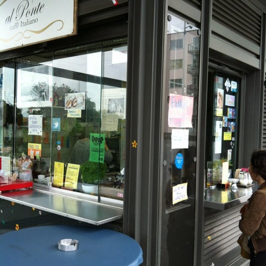 7/9/2012에 elaine d.님이 Al Ponte - Caffe&#39; Italiano에서 찍은 사진