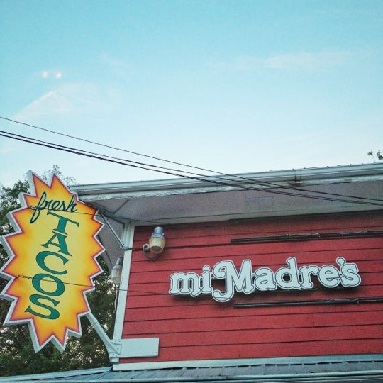 Foto diambil di Mi Madre&#39;s Restaurant oleh Geoff D. pada 8/28/2012