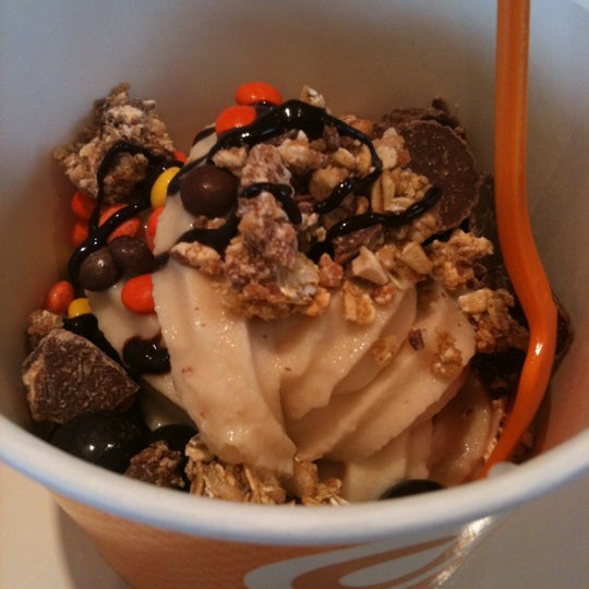 Das Foto wurde bei Orange Leaf Frozen Yogurt von Debi P. am 4/21/2012 aufgenommen