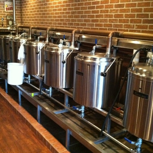 Foto diambil di Little Mountain Brewing Company oleh Jeff M. pada 3/17/2012