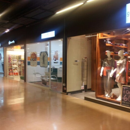 Das Foto wurde bei Mall Espacio M von Macarena E. am 8/20/2012 aufgenommen