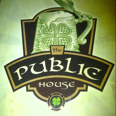 Foto tirada no(a) The Public House por Keith F. em 9/1/2012