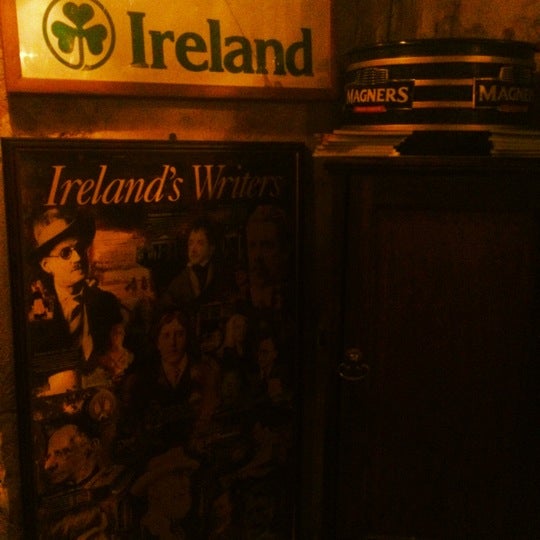 Снимок сделан в Fitzpatrick&#39;s Irish Bar пользователем Colin M. 8/11/2012