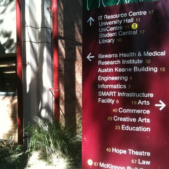 Foto tirada no(a) University of Wollongong por ian em 9/3/2012