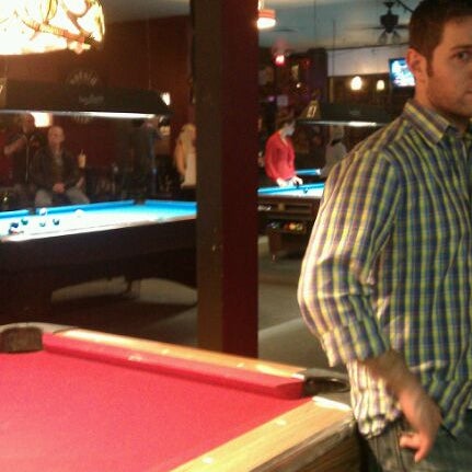 Foto tirada no(a) Eastside Billiards &amp; Bar por Sadie P. em 3/23/2012