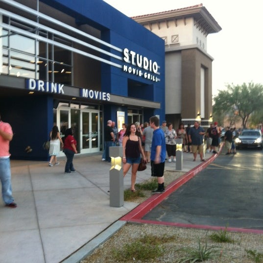 7/1/2012에 Tobi M.님이 Studio Movie Grill Scottsdale에서 찍은 사진