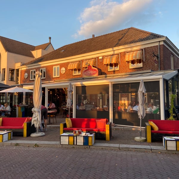 รูปภาพถ่ายที่ Streekrestaurant de Hofkaemer Restaurant โดย René M. เมื่อ 9/24/2021
