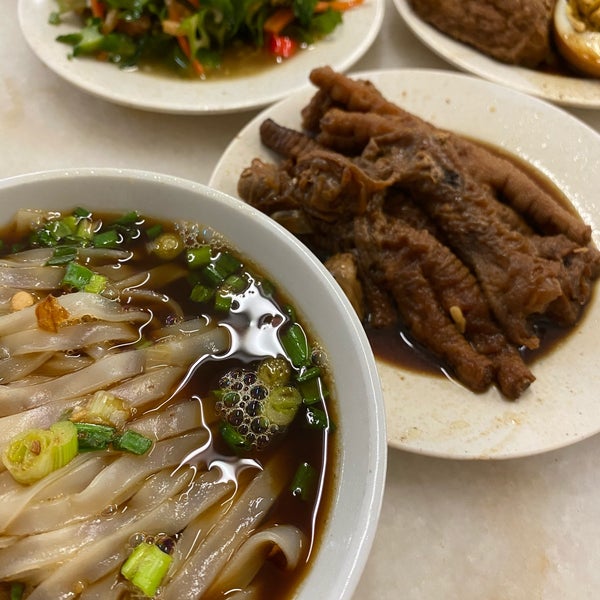 รูปภาพถ่ายที่ San Low Seafood Restaurant โดย leeong เมื่อ 9/4/2020