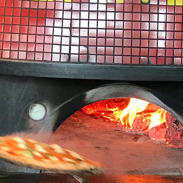 Das Foto wurde bei Pupatella Neapolitan Pizza von Scott B. am 8/23/2017 aufgenommen