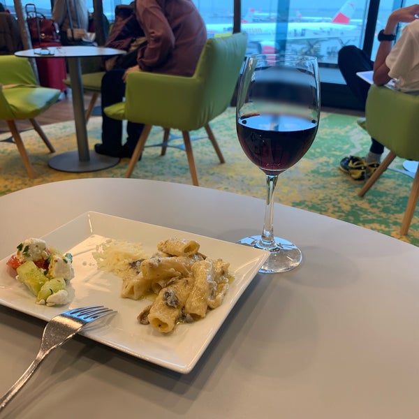 5/5/2019にmomokamaがAustrian Airlines Business Lounge | Non-Schengen Areaで撮った写真