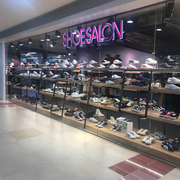 shoe stores greenhills