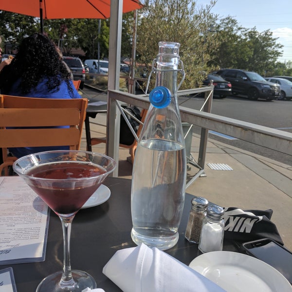 5/27/2017 tarihinde David K.ziyaretçi tarafından Roxy Restaurant and Bar'de çekilen fotoğraf